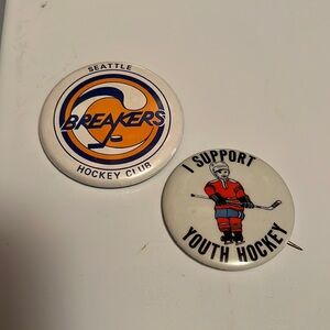 Join the $5 Clear My Closet Sale scarce  SEATTLE BREAKERS HOCKEY BOOSTERS